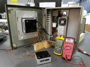 Intel NUC i5 installato in un enclosure per piccoli PC/thin client di Hope Industrial