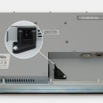 Monitor industriali da 22" formato widescreen per montaggio a pannello e touchscreen rugged IP65/IP66, veduta dell’uscita cavi CA